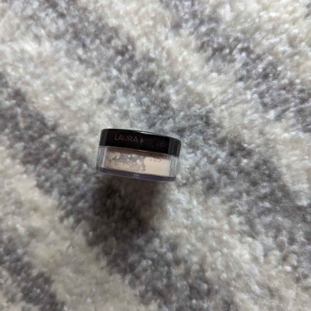 Translucent Setting Powder - Picture 2 of 9